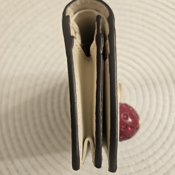 🍒 Gucci GG Embossed Cherry Card Holder / Small Wallet 🍒💎 Crystal Cherry - Picture 3 of 10